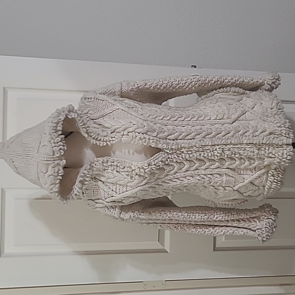 100% Wool Coat..Chunky Knit Wool Hooded Coat. Made in Ecuador - Picture 6 of 15